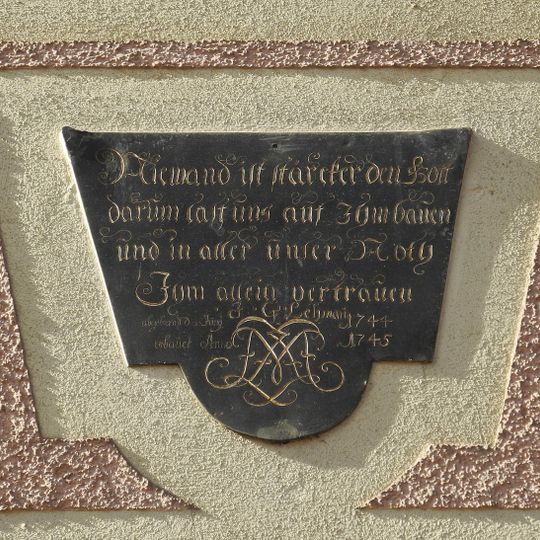 Inschrifttafel über Portal Freiberger Straße 12