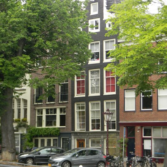 Pand met halsgevel met oeils-de-boeuf