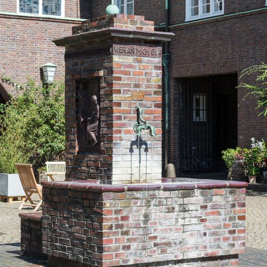 Brunnen an der Heilandskirche in Hamburg-Uhlenhorst