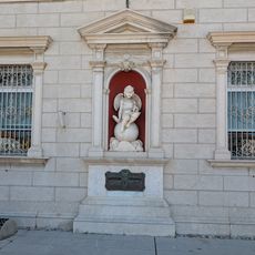 Statue