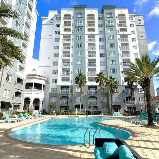 The Point Hotel & Suites