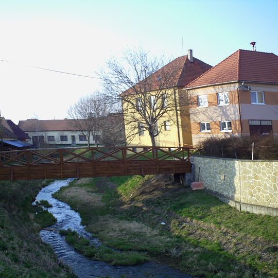 Footbridge over the Nivnička in Suchá Loz nearby the fire station