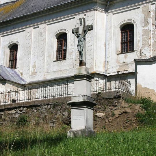 Kříž v Pustých Žibřidovicích u kostela