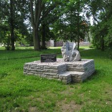 Pomník v Křimicích na návsi