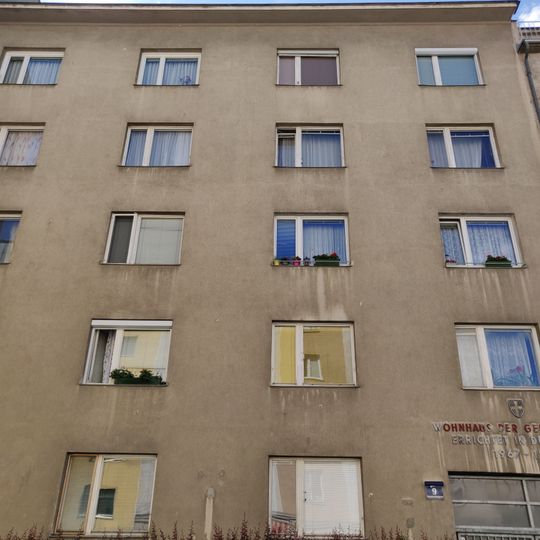 Gemeindebau Braunhirschengasse 9