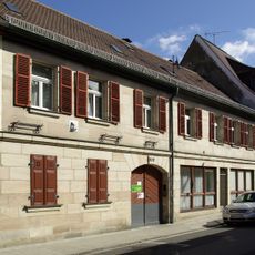 Wohnhaus, Polizeimauer