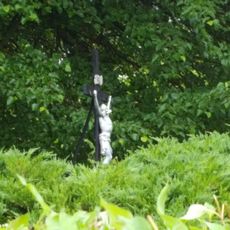 Kříž u č. ev. 46 v Nových Mitrovicích