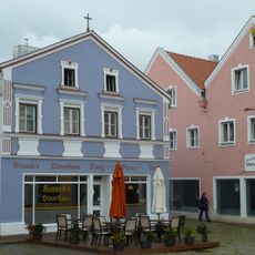 Wohn- und Geschäftshaus