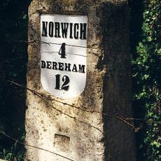 Milestone, 10m E of drive to Lodge Farm