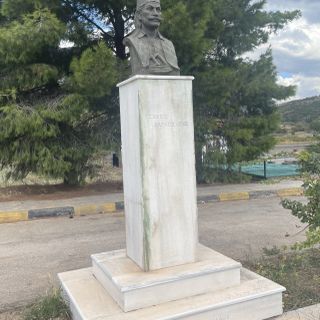 Bust of Georgios Karaiskakis, Distomo