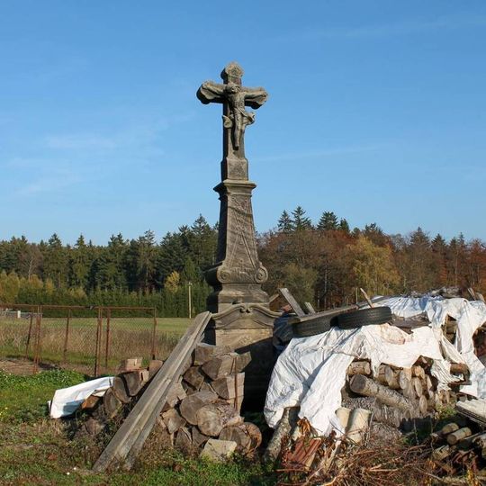 Kříž v Bukové na okraji vesnice