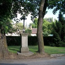 Kříž ve Hvožďanech nedaleko tvrze