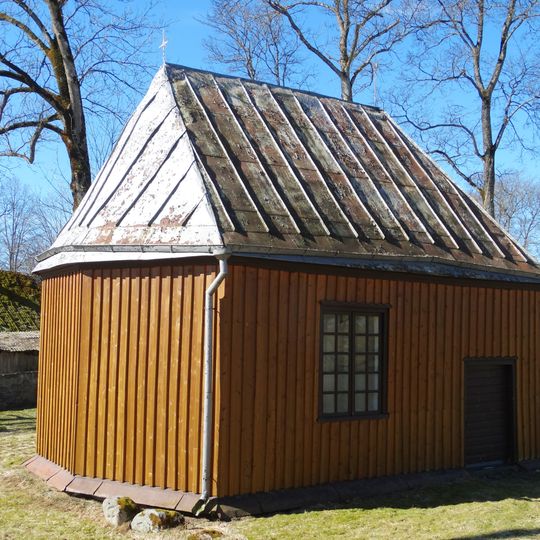 Alsėdžiai churchyard chapel
