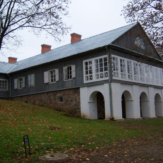 Adomynė Manor