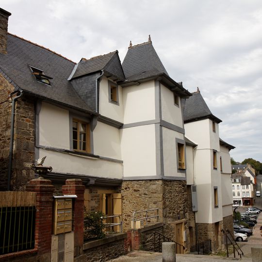 Maisons, 2-4 parvis Saint-Jean