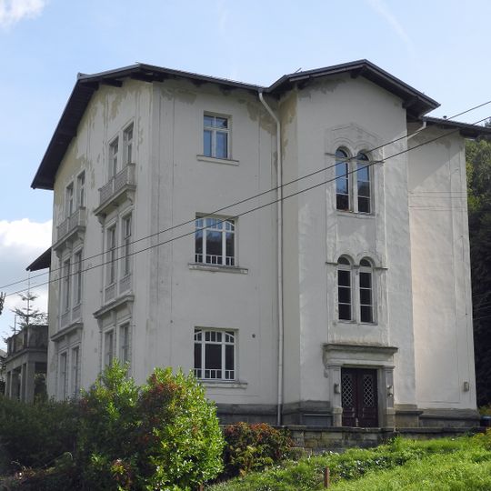 Wohnhaus in offener Bebauung Friedrich-Gottlob-Keller-Straße 10