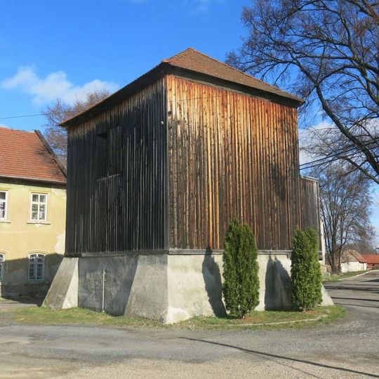 Dřevěná zvonice v Hostíně