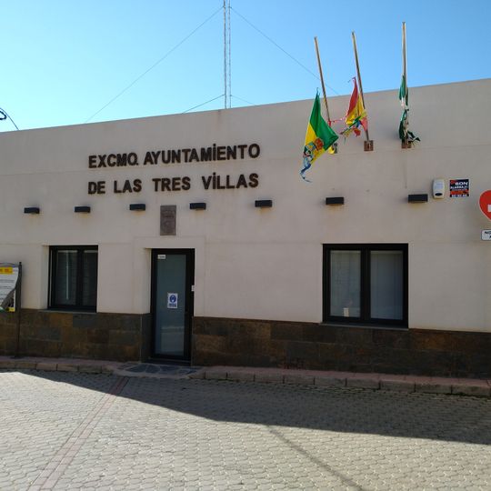 Edificio del Ayuntamiento de las Tres Villas