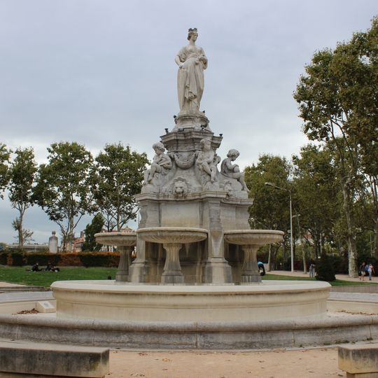Fontaine, place du Maréchal-Lyautey
