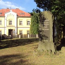 Pomník padlým u kaple v Pertolticích