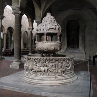 Baptismal font of San Frediano