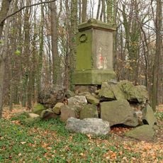Gedenkstein (im Wald bei Nostitz)