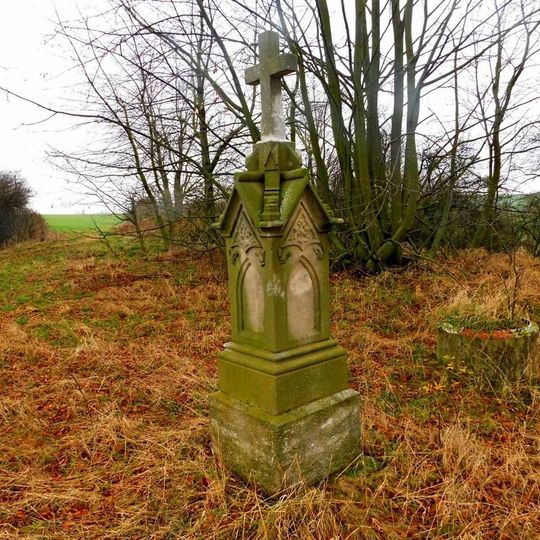 Kříž u silnice severně od Křivsoudova