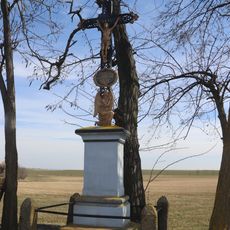 Kříž u cesty jižně od Zárubic