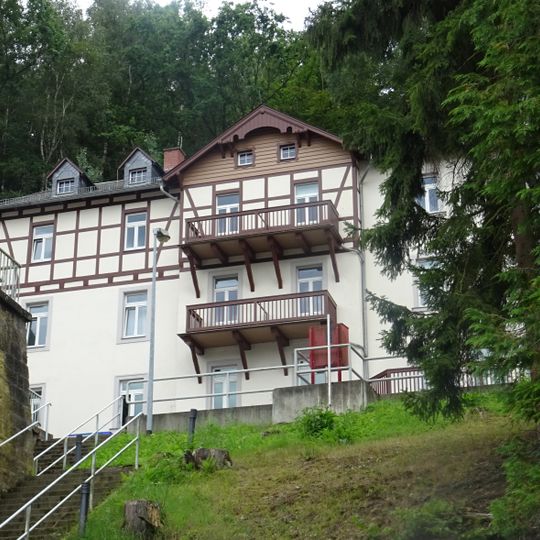 Zwei im Winkel stehende Villen mit Treppenanlage Friedrich-Gottlob-Keller-Straße 1