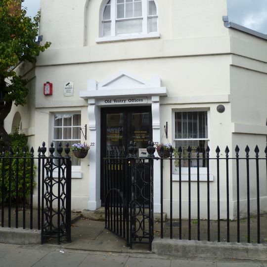 Forecourt Railings To No 22