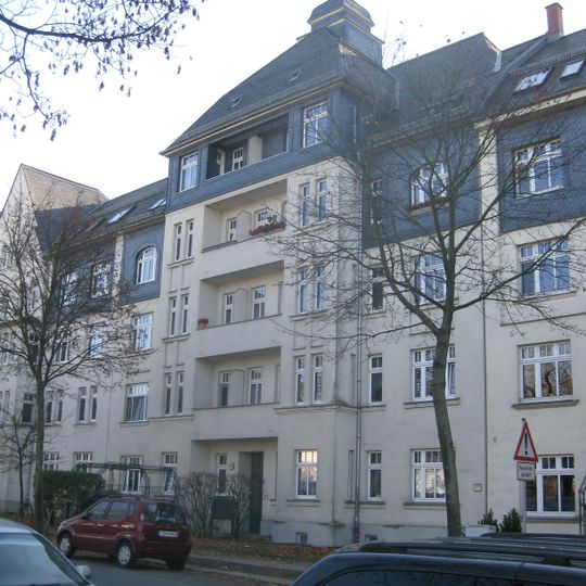 Mietshaus in geschlossener Bebauung mit Vorgarten Heinrich-Schütz-Straße 128