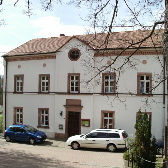 Pfarrhaus mit seitlicher Einfriedung Ossa 14