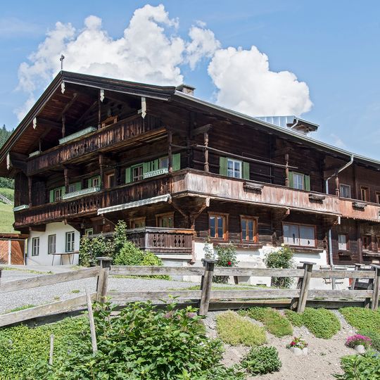 Altenwohnheim mit Kapellenraum