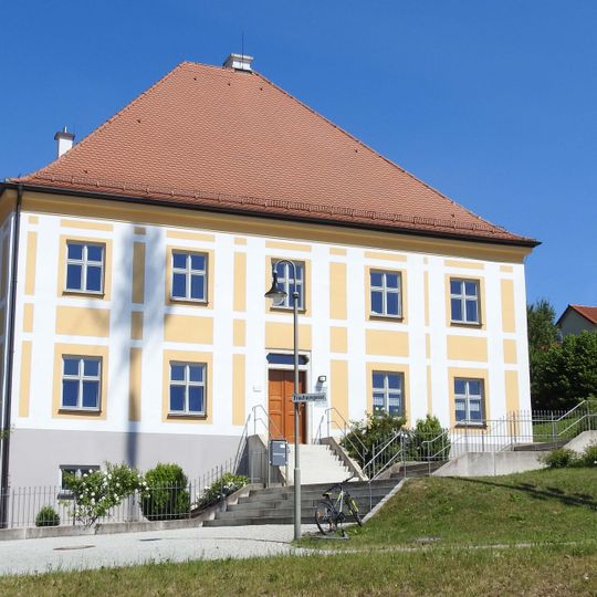 Ehemals Pfarrhaus, jetzt Gemeindeverwaltung