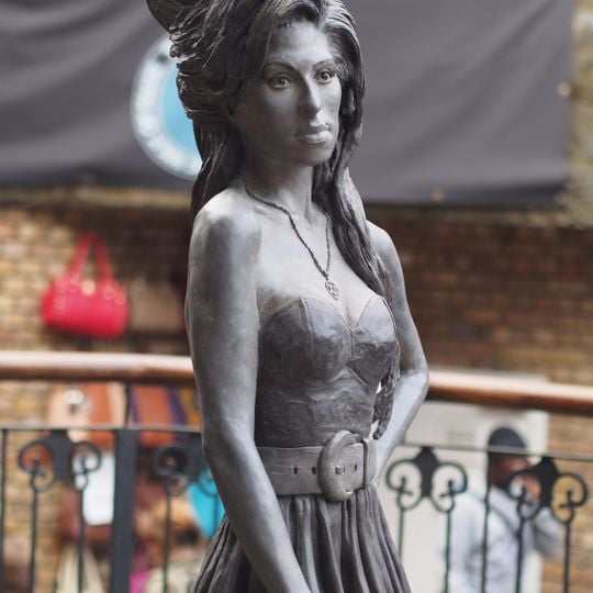 Statue of Amy Winehouse