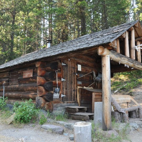Quartz Lake Patrol Cabin