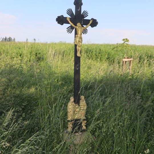 Kříž na rozcestí polních cest nad Šašovicemi