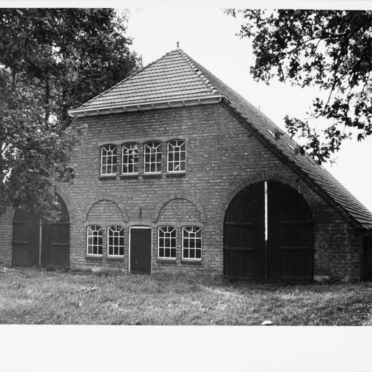 Schuur, gebouwd in de jaren 30, van een afwijkend type