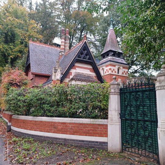 Railed Wall Piers And Gates At Middle Lodge In Friar Park