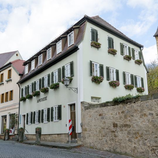 Zweigeschossiges Gebäude