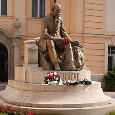 Podunajské múzeum, pomník