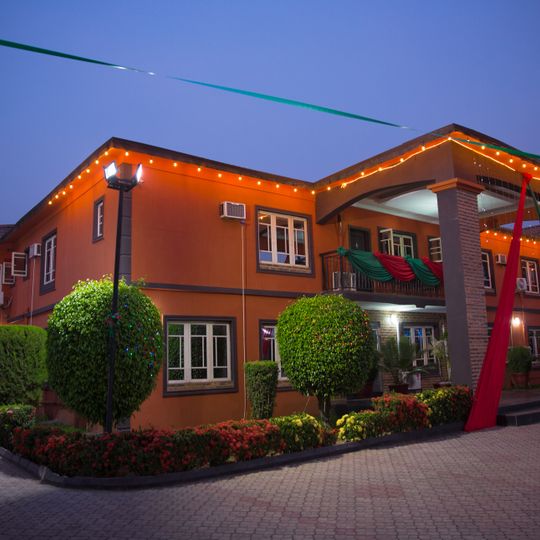 Esporta Suites Magodo