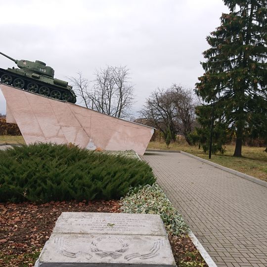 Братская могила советских воинов