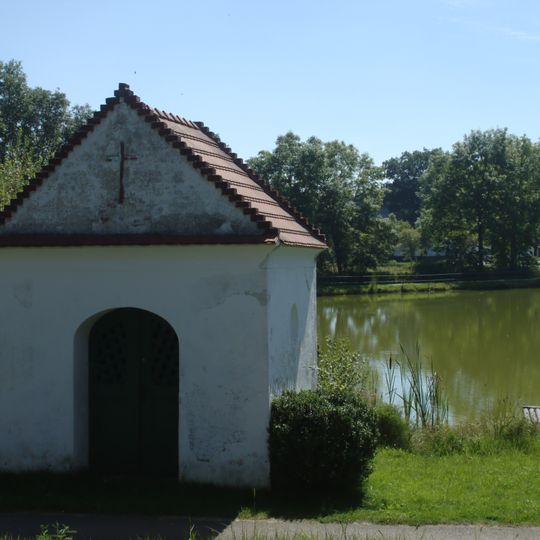 Kaple u rybníka u Hartvíkova