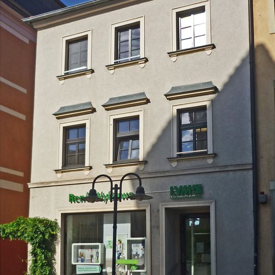 Wohnhaus mit Laden in halboffener Bebauung Hauptstraße 20