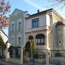 Mietvilla mit Torpfeilern und Einfriedung Poststraße 44