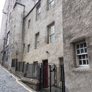 Edinburgh, 16, 18, 20 Robertson's Close