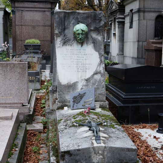 Grave of Gomez-Carrillo