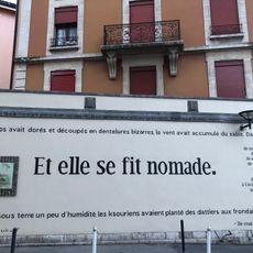 Plaque épigraphique en hommage à Isabelle Eberhardt