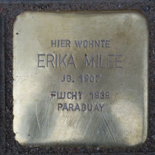 Stolperstein en memoria de Erika Milee